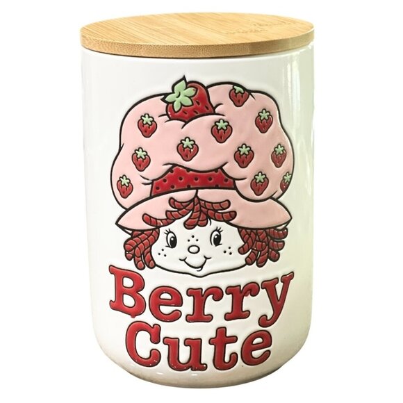 New Strawberry Shortcake Ceramic Cookie Jar w/ Bamboo Lid "Berry Cute" Retro